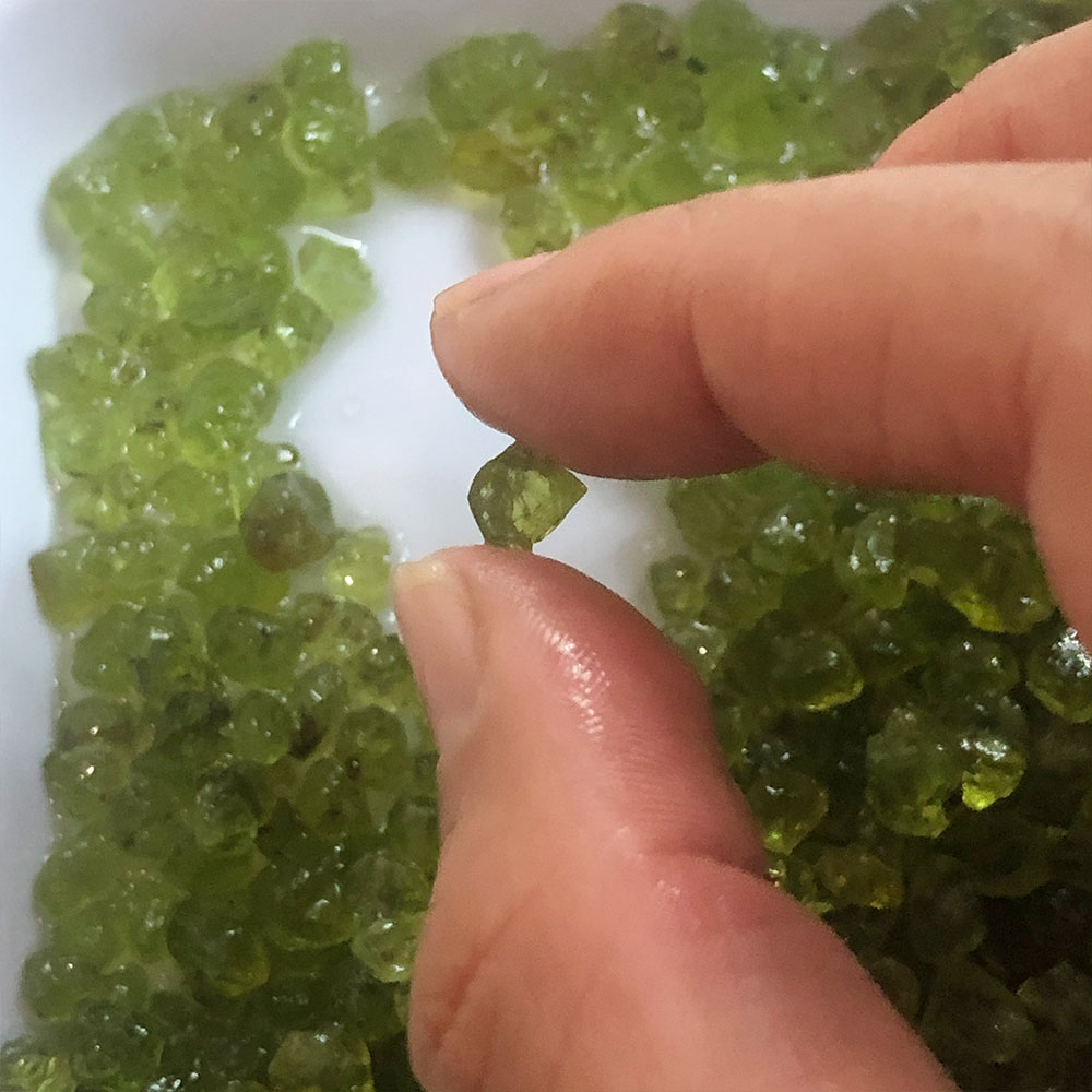20 グラム/パック天然ペリドットオリビン水晶原石チップ砂利 - Fish Tank Gravel のレビューと価格